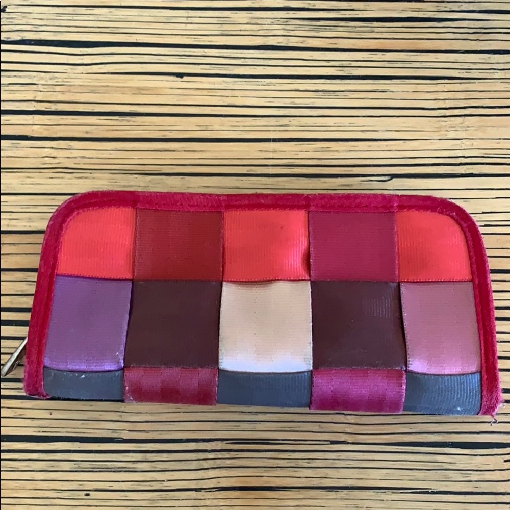 Limited edition Harvey’s Seatbelt Bag wallet